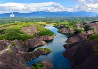 五大连池:15座火山体相连